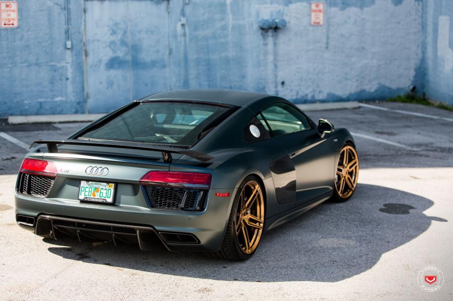  Audi R8 V10 on Vossen Wheels (HC-1) 2016 года  (фото 39 из 47)